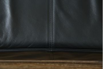 中古　美品　本革(レザー)　Cassina(カッシーナ)　Le Corbusier(ル・コルビュジエ)　LC5　シンプルモダンなデザインが素敵な3人掛けソファ(3Pソファ、三人掛け)(定価約174万円)(R-068573)