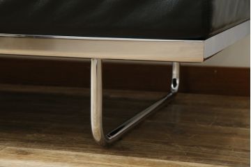 中古　美品　本革(レザー)　Cassina(カッシーナ)　Le Corbusier(ル・コルビュジエ)　LC5　シンプルモダンなデザインが素敵な3人掛けソファ(3Pソファ、三人掛け)(定価約174万円)(R-068573)