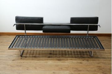 中古　美品　本革(レザー)　Cassina(カッシーナ)　Le Corbusier(ル・コルビュジエ)　LC5　シンプルモダンなデザインが素敵な3人掛けソファ(3Pソファ、三人掛け)(定価約174万円)(R-068573)