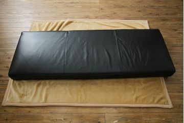 中古　美品　本革(レザー)　Cassina(カッシーナ)　Le Corbusier(ル・コルビュジエ)　LC5　シンプルモダンなデザインが素敵な3人掛けソファ(3Pソファ、三人掛け)(定価約174万円)(R-068573)