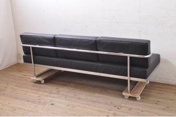 中古　美品　本革(レザー)　Cassina(カッシーナ)　Le Corbusier(ル・コルビュジエ)　LC5　シンプルモダンなデザインが素敵な3人掛けソファ(3Pソファ、三人掛け)(定価約174万円)(R-068573)