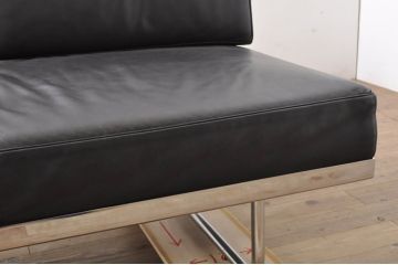中古　美品　本革(レザー)　Cassina(カッシーナ)　Le Corbusier(ル・コルビュジエ)　LC5　シンプルモダンなデザインが素敵な3人掛けソファ(3Pソファ、三人掛け)(定価約174万円)(R-068573)
