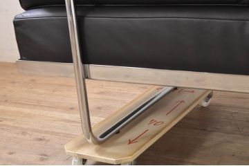中古　美品　本革(レザー)　Cassina(カッシーナ)　Le Corbusier(ル・コルビュジエ)　LC5　シンプルモダンなデザインが素敵な3人掛けソファ(3Pソファ、三人掛け)(定価約174万円)(R-068573)