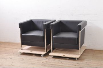 中古　美品　希少な廃盤品　アイデックモダン(AIDEC MODERN)　パスカル(PASCAL)　本革(レザー)　スクエア型のモダンなデザインが特徴的な1Pソファ(1人掛けソファ、ラウンジチェア、レザーチェア、アームチェア、椅子、イス、いす)(定価2脚で約70万円)(R-068574)