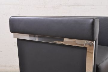 中古　美品　希少な廃盤品　アイデックモダン(AIDEC MODERN)　パスカル(PASCAL)　本革(レザー)　スクエア型のモダンなデザインが特徴的な1Pソファ(1人掛けソファ、ラウンジチェア、レザーチェア、アームチェア、椅子、イス、いす)(定価2脚で約70万円)(R-068574)