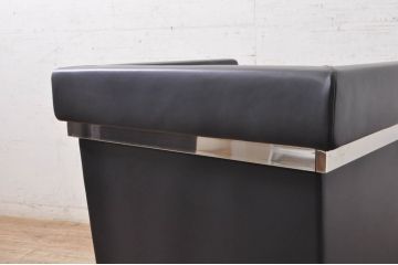 中古　美品　希少な廃盤品　アイデックモダン(AIDEC MODERN)　パスカル(PASCAL)　本革(レザー)　スクエア型のモダンなデザインが特徴的な1Pソファ(1人掛けソファ、ラウンジチェア、レザーチェア、アームチェア、椅子、イス、いす)(定価2脚で約70万円)(R-068574)