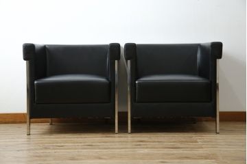 中古　美品　希少な廃盤品　アイデックモダン(AIDEC MODERN)　パスカル(PASCAL)　本革(レザー)　スクエア型のモダンなデザインが特徴的な1Pソファ(1人掛けソファ、ラウンジチェア、レザーチェア、アームチェア、椅子、イス、いす、バラ売り可能)(定価2脚で約70万円)(R-068574)