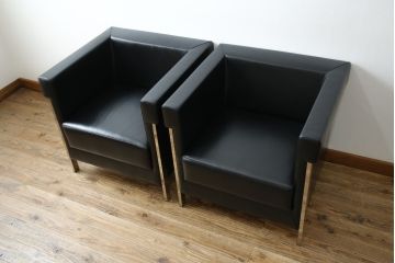 中古　美品　希少な廃盤品　アイデックモダン(AIDEC MODERN)　パスカル(PASCAL)　本革(レザー)　スクエア型のモダンなデザインが特徴的な1Pソファ(1人掛けソファ、ラウンジチェア、レザーチェア、アームチェア、椅子、イス、いす、バラ売り可能)(定価2脚で約70万円)(R-068574)