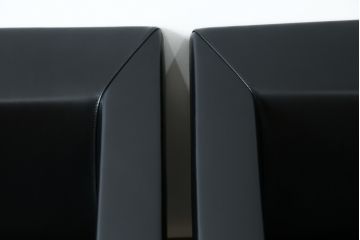 中古　美品　希少な廃盤品　アイデックモダン(AIDEC MODERN)　パスカル(PASCAL)　本革(レザー)　スクエア型のモダンなデザインが特徴的な1Pソファ(1人掛けソファ、ラウンジチェア、レザーチェア、アームチェア、椅子、イス、いす、バラ売り可能)(定価2脚で約70万円)(R-068574)