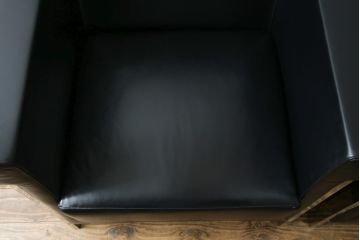 中古　美品　希少な廃盤品　アイデックモダン(AIDEC MODERN)　パスカル(PASCAL)　本革(レザー)　スクエア型のモダンなデザインが特徴的な1Pソファ(1人掛けソファ、ラウンジチェア、レザーチェア、アームチェア、椅子、イス、いす、バラ売り可能)(定価2脚で約70万円)(R-068574)
