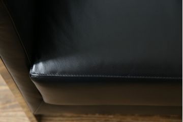 中古　美品　希少な廃盤品　アイデックモダン(AIDEC MODERN)　パスカル(PASCAL)　本革(レザー)　スクエア型のモダンなデザインが特徴的な1Pソファ(1人掛けソファ、ラウンジチェア、レザーチェア、アームチェア、椅子、イス、いす、バラ売り可能)(定価2脚で約70万円)(R-068574)
