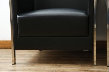中古　美品　希少な廃盤品　アイデックモダン(AIDEC MODERN)　パスカル(PASCAL)　本革(レザー)　スクエア型のモダンなデザインが特徴的な1Pソファ(1人掛けソファ、ラウンジチェア、レザーチェア、アームチェア、椅子、イス、いす、バラ売り可能)(定価2脚で約70万円)(R-068574)
