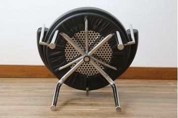 中古　美品　Cassina(カッシーナ)　Le Corbusier(ル・コルビュジエ)　LC7　7 FAUTEUIL TOURNANT, DURABLE　造形美あるデザインと座り心地の良いスウィベルチェア(回転椅子、ダイニングチェア、イス)(定価約58万円)(R-068575)