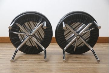 中古　美品　Cassina(カッシーナ)　ル・コルビュジエ(Le Corbusier)　LC8　8 TABOURET TOURNANT, DURABLE　スタイリッシュなデザインがカッコいいスウィベルスツール2脚セット(回転椅子、回転スツール、丸イス、いす)(定価2脚で約72万円)(R-068576)