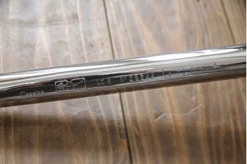 中古　美品　Cassina(カッシーナ)　ル・コルビュジエ(Le Corbusier)　LC8　8 TABOURET TOURNANT, DURABLE　スタイリッシュなデザインがカッコいいスウィベルスツール2脚セット(回転椅子、回転スツール、丸イス、いす)(定価2脚で約72万円)(R-068576)