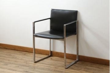 中古　美品!!　Cassina(カッシーナ)　184EVE(イヴ)　洗練されたモダンデザインが目を引くアームチェア(ダイニングチェア、椅子、イス)(定価約30万円)(R-068578)