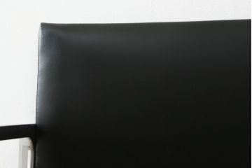 中古　美品!!　Cassina(カッシーナ)　184EVE(イヴ)　洗練されたモダンデザインが目を引くアームチェア(ダイニングチェア、椅子、イス)(定価約30万円)(R-068578)