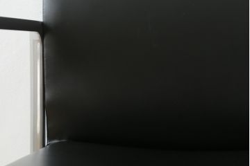 中古　美品!!　Cassina(カッシーナ)　184EVE(イヴ)　洗練されたモダンデザインが目を引くアームチェア(ダイニングチェア、椅子、イス)(定価約30万円)(R-068578)