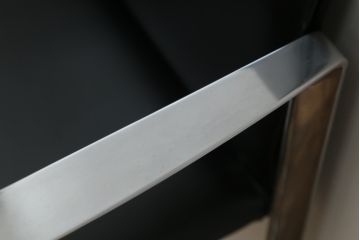 中古　美品!!　Cassina(カッシーナ)　184EVE(イヴ)　洗練されたモダンデザインが目を引くアームチェア(ダイニングチェア、椅子、イス)(定価約30万円)(R-068578)