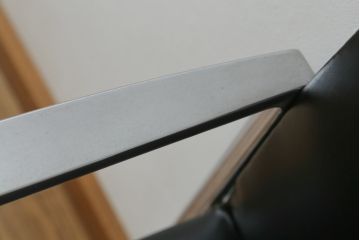 中古　美品!!　Cassina(カッシーナ)　184EVE(イヴ)　洗練されたモダンデザインが目を引くアームチェア(ダイニングチェア、椅子、イス)(定価約30万円)(R-068578)