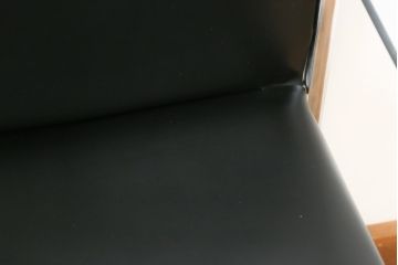 中古　美品!!　Cassina(カッシーナ)　184EVE(イヴ)　洗練されたモダンデザインが目を引くアームチェア(ダイニングチェア、椅子、イス)(定価約30万円)(R-068578)