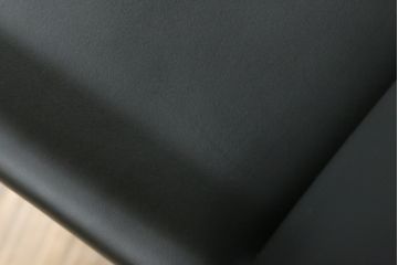 中古　美品!!　Cassina(カッシーナ)　184EVE(イヴ)　洗練されたモダンデザインが目を引くアームチェア(ダイニングチェア、椅子、イス)(定価約30万円)(R-068578)