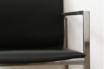中古　美品!!　Cassina(カッシーナ)　184EVE(イヴ)　洗練されたモダンデザインが目を引くアームチェア(ダイニングチェア、椅子、イス)(定価約30万円)(R-068578)