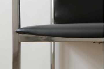 中古　美品!!　Cassina(カッシーナ)　184EVE(イヴ)　洗練されたモダンデザインが目を引くアームチェア(ダイニングチェア、椅子、イス)(定価約30万円)(R-068578)
