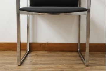 中古　美品!!　Cassina(カッシーナ)　184EVE(イヴ)　洗練されたモダンデザインが目を引くアームチェア(ダイニングチェア、椅子、イス)(定価約30万円)(R-068578)