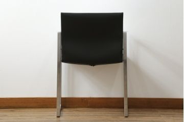 中古　美品!!　Cassina(カッシーナ)　184EVE(イヴ)　洗練されたモダンデザインが目を引くアームチェア(ダイニングチェア、椅子、イス)(定価約30万円)(R-068578)