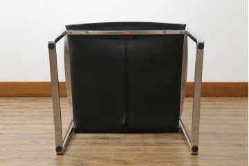 中古　美品!!　Cassina(カッシーナ)　184EVE(イヴ)　洗練されたモダンデザインが目を引くアームチェア(ダイニングチェア、椅子、イス)(定価約30万円)(R-068578)