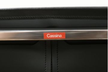 中古　美品!!　Cassina(カッシーナ)　184EVE(イヴ)　洗練されたモダンデザインが目を引くアームチェア(ダイニングチェア、椅子、イス)(定価約30万円)(R-068578)