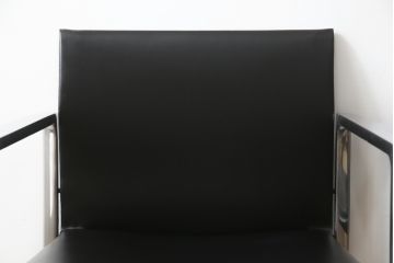 中古　美品!!　Cassina(カッシーナ)　184EVE(イヴ)　洗練されたモダンデザインが目を引くアームチェア2脚セット(ダイニングチェア、椅子、イス)(定価2脚で約60万円)(R-068579)