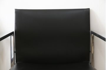 中古　美品!!　Cassina(カッシーナ)　184EVE(イヴ)　洗練されたモダンデザインが目を引くアームチェア2脚セット(ダイニングチェア、椅子、イス)(定価2脚で約60万円)(R-068579)