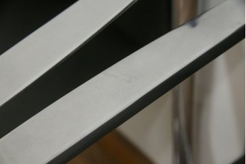 中古　美品!!　Cassina(カッシーナ)　184EVE(イヴ)　洗練されたモダンデザインが目を引くアームチェア2脚セット(ダイニングチェア、椅子、イス)(定価2脚で約60万円)(R-068579)
