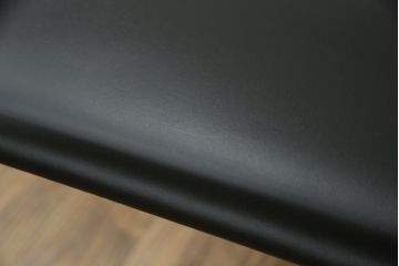 中古　美品!!　Cassina(カッシーナ)　184EVE(イヴ)　洗練されたモダンデザインが目を引くアームチェア2脚セット(ダイニングチェア、椅子、イス)(定価2脚で約60万円)(R-068579)