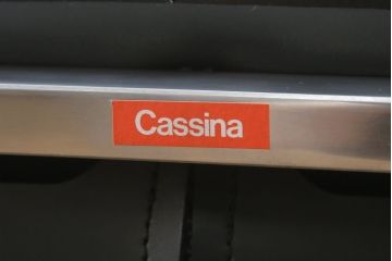 中古　美品!!　Cassina(カッシーナ)　184EVE(イヴ)　洗練されたモダンデザインが目を引くアームチェア2脚セット(ダイニングチェア、椅子、イス)(定価2脚で約60万円)(R-068579)