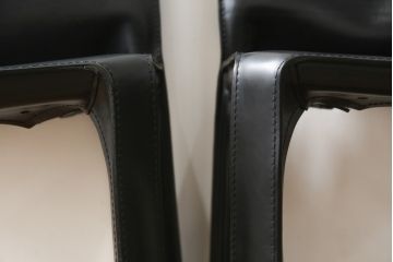 中古　Cassina(カッシーナ)　412　CAB(キャブ)　MARIO BELLINI(マリオベリーニ)　ブラック(黒)　シンプルモダンな空間づくりに活躍するアームレスチェア2脚セット(ダイニングチェア、椅子、イス)(定価2脚で約48万円)(R-068580)