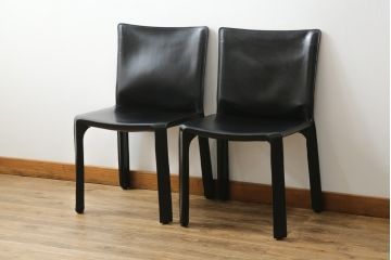 中古　Cassina(カッシーナ)　412　CAB(キャブ)　MARIO BELLINI(マリオベリーニ)　ブラック(黒)　シンプルモダンな空間づくりに活躍するアームレスチェア2脚セット(ダイニングチェア、椅子、イス)(定価2脚で約48万円)(R-068581)