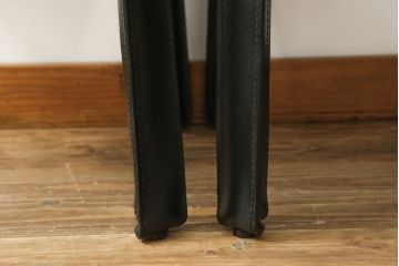 中古　Cassina(カッシーナ)　412　CAB(キャブ)　MARIO BELLINI(マリオベリーニ)　ブラック(黒)　シンプルモダンな空間づくりに活躍するアームレスチェア2脚セット(ダイニングチェア、椅子、イス)(定価2脚で約48万円)(R-068581)
