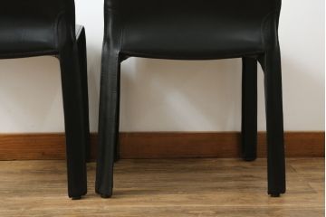 中古　Cassina(カッシーナ)　412　CAB(キャブ)　MARIO BELLINI(マリオベリーニ)　ブラック(黒)　シンプルモダンな空間づくりに活躍するアームレスチェア2脚セット(ダイニングチェア、椅子、イス)(定価2脚で約48万円)(R-068581)