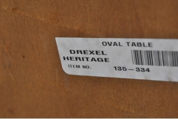 ビンテージ家具　アメリカ輸入モデル　DREXEL HERITAGE(ドレクセルヘリテイジ)　滑らかな曲線が優雅な印象のダイニングテーブル(エクステンションテーブル、食卓、4人掛け、6人掛け、オーバル型、ヴィンテージ)(R-068583)