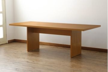 中古　イタリア　arflex(アルフレックス)　BONTE(ボンテ)　Cini Boeri(チニ・ボエリ)デザイン　シンプルながらスタイリッシュな佇まいが魅力の6人掛けダイニングテーブル(4人掛け、作業台、食卓)(定価約28万円)(R-068584)
