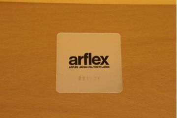 中古　イタリア　arflex(アルフレックス)　BONTE(ボンテ)　Cini Boeri(チニ・ボエリ)デザイン　シンプルながらスタイリッシュな佇まいが魅力の6人掛けダイニングテーブル(4人掛け、作業台、食卓)(定価約28万円)(R-068584)