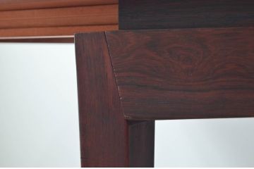 デンマークビンテージ　老舗家具メーカーBRAMIN(ブラーミン)　ローズウッド材の杢目が美しいダイニングテーブル(エクステンションテーブル、6人掛け、8人掛け、食卓、ヴィンテージ、北欧)(R-068585)