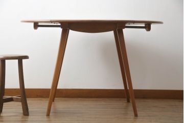 イギリスビンテージ　ERCOL(アーコール)　エルム材　シンプルなデザインで実用性抜群なウィンザードロップリーフテーブル(バタフライテーブル、ラウンドテーブル、ヴィンテージ)(R-068586)