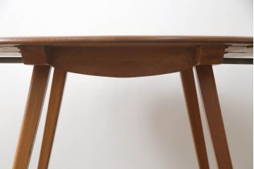 イギリスビンテージ　ERCOL(アーコール)　エルム材　シンプルなデザインで実用性抜群なウィンザードロップリーフテーブル(バタフライテーブル、ラウンドテーブル、ヴィンテージ)(R-068586)