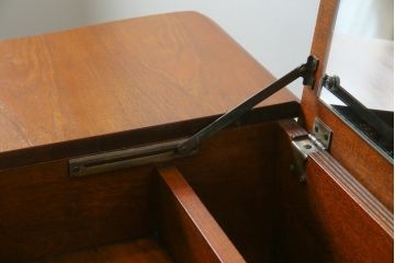 中古　DREXEL HERITAGE(ドレクセルヘリテイジ)　Touraine(ツーレイン)シリーズ　クラシックなデザインがステキなドレッサー(デスク、テーブル、机)(R-068587)