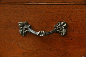 中古　DREXEL HERITAGE(ドレクセルヘリテイジ)　Touraine(ツーレイン)シリーズ　クラシックなデザインがステキなドレッサー(デスク、テーブル、机)(R-068587)