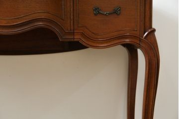 中古　DREXEL HERITAGE(ドレクセルヘリテイジ)　Touraine(ツーレイン)シリーズ　クラシックなデザインがステキなドレッサー(デスク、テーブル、机)(R-068587)